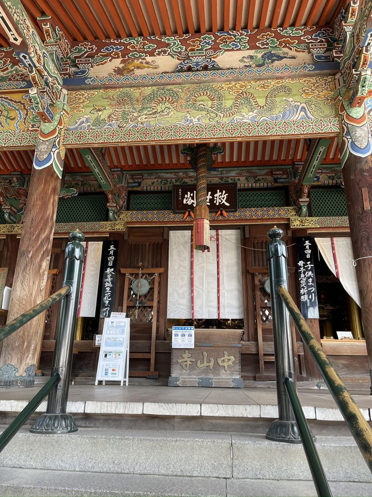 本堂　向拝
Hondō kohai